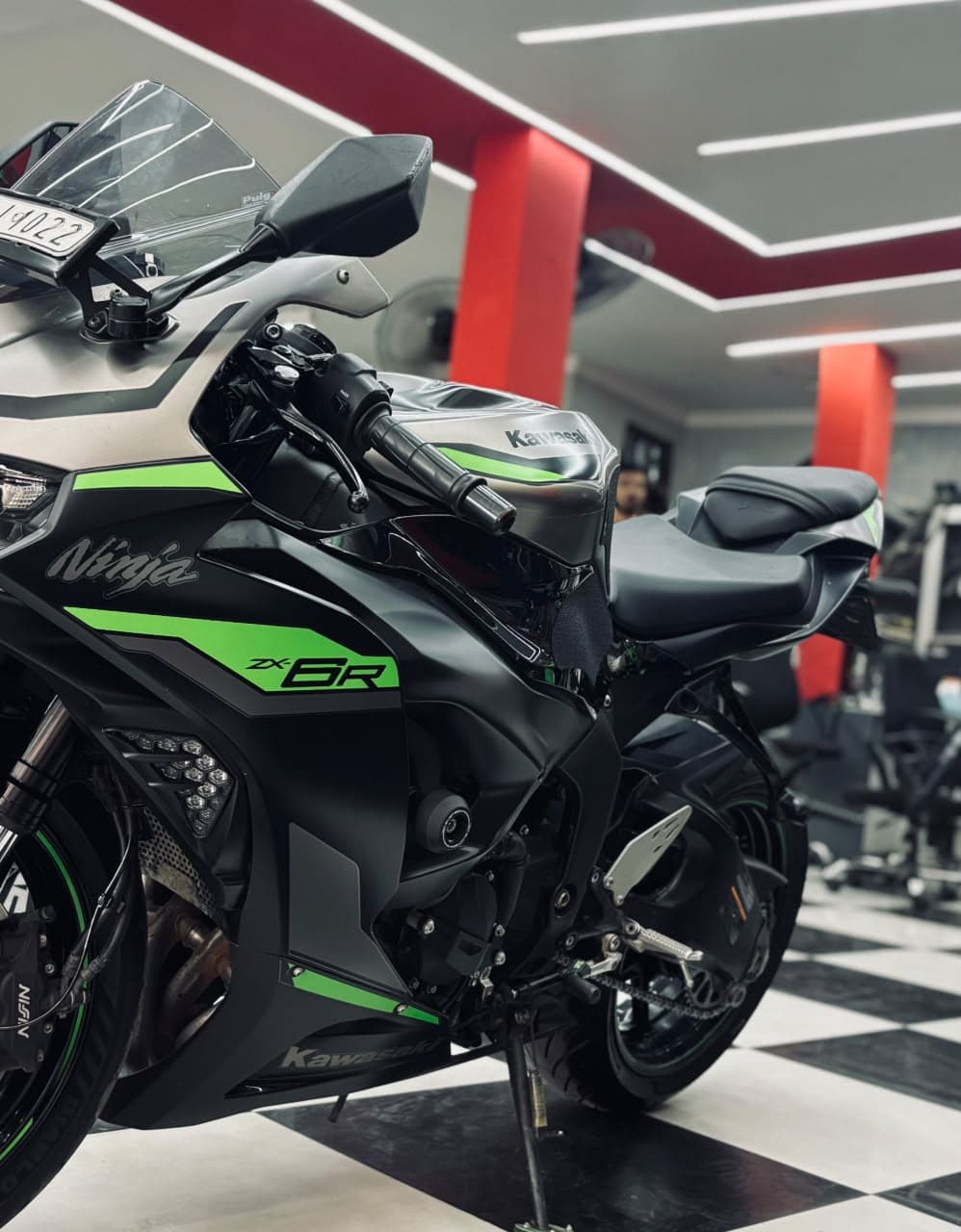KAWASAKI ZX 6R — photograph 1